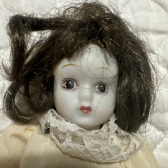 Small porcelain doll 8 Inch - Picture 5 of 8